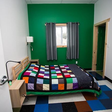 Out East Hostels - Роки-Харбор Экстерьер фото