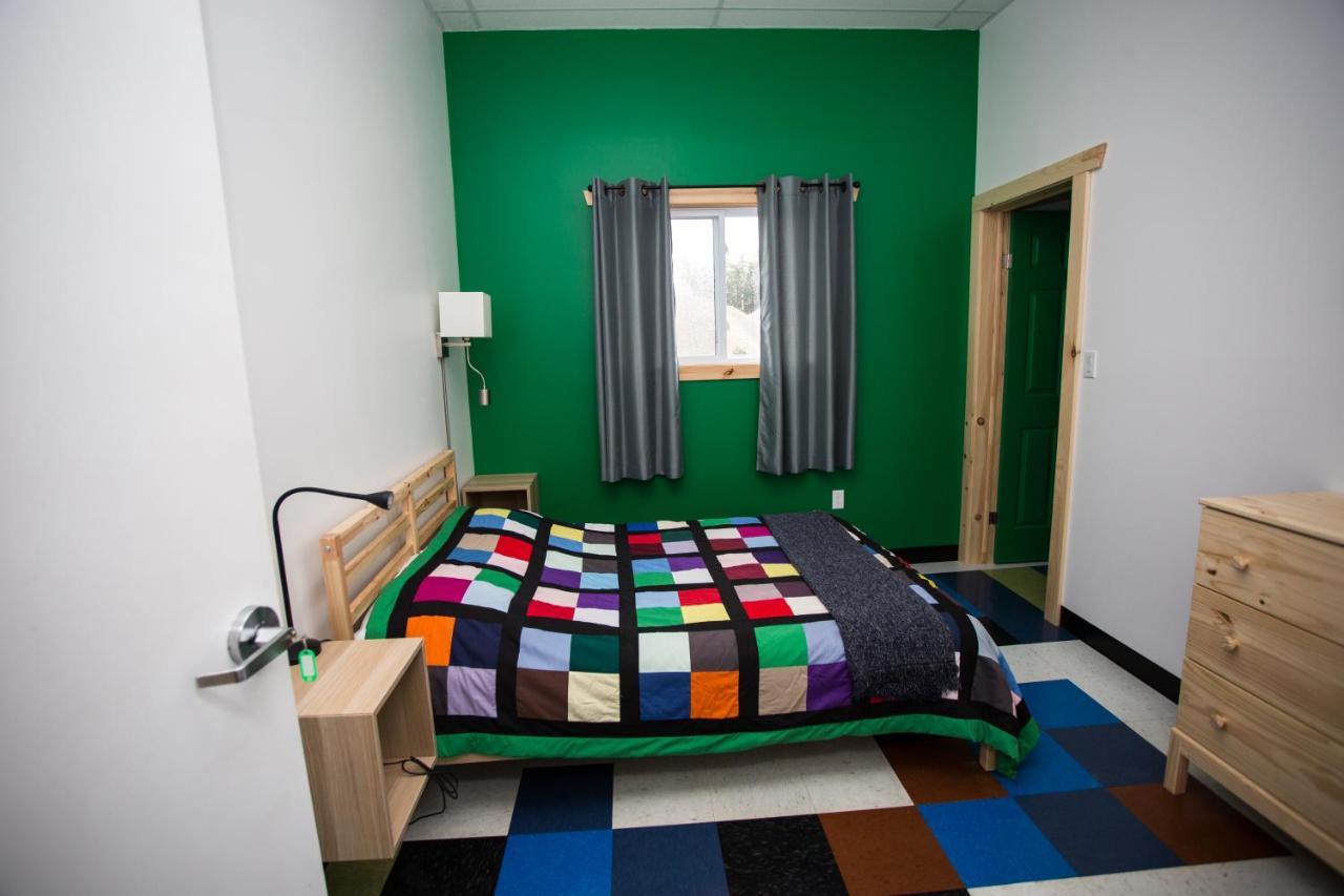 Out East Hostels - Роки-Харбор Экстерьер фото